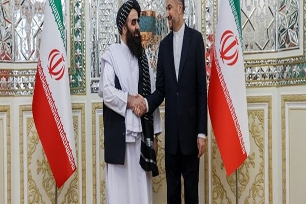 وزير الخارجية الإيراني يلتقي أمير خان متقي