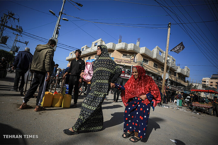 Palestinians flee homes in central Gaza after Israeli evacuation order