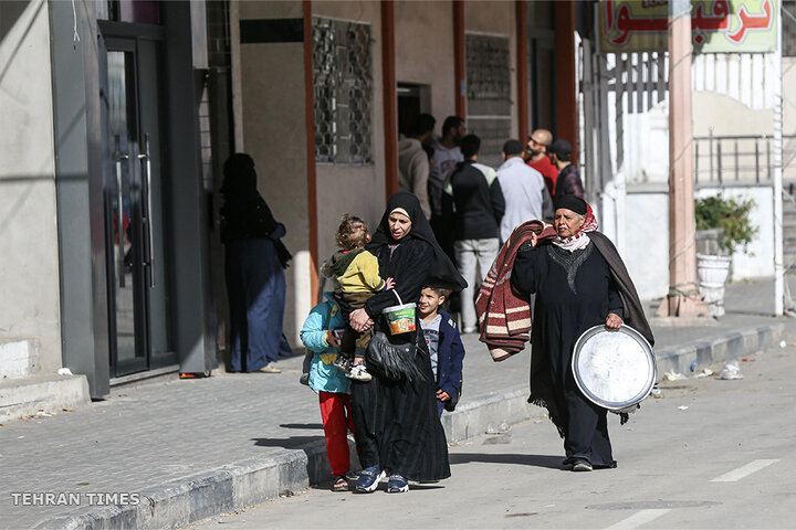 Palestinians flee homes in central Gaza after Israeli evacuation order