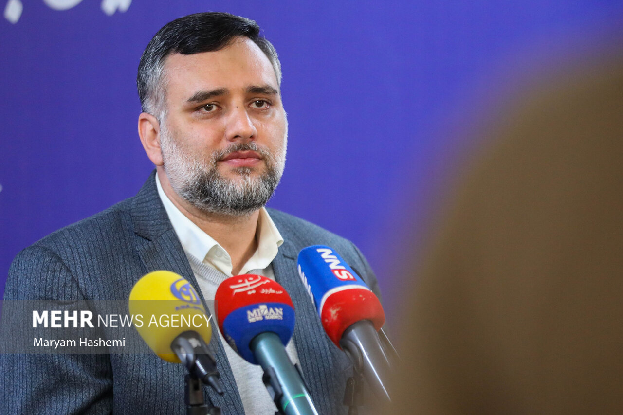 افتتاحیه جشنواره شعر فجر روح تازه ای به شعر گیلان بخشید افتتاحیه جشنواره شعر فجر روح تازه ای به شعر گیلان بخشید