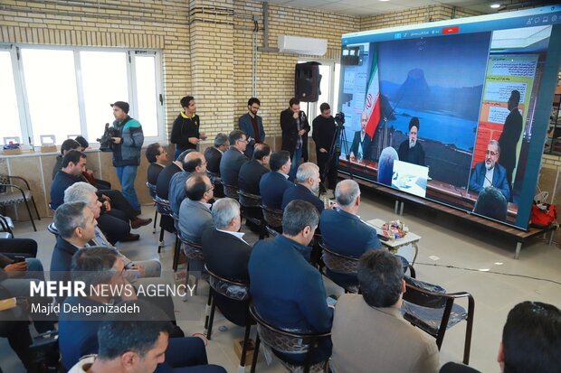 افتتاح نیروگاه خورشیدی ساغند یزد باحضور ویدیو کنفرانسی رییس‌جمهور