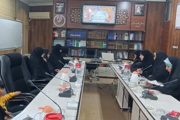 هویت مساله اول دختران نوجوان است هویت مساله اول دختران نوجوان است