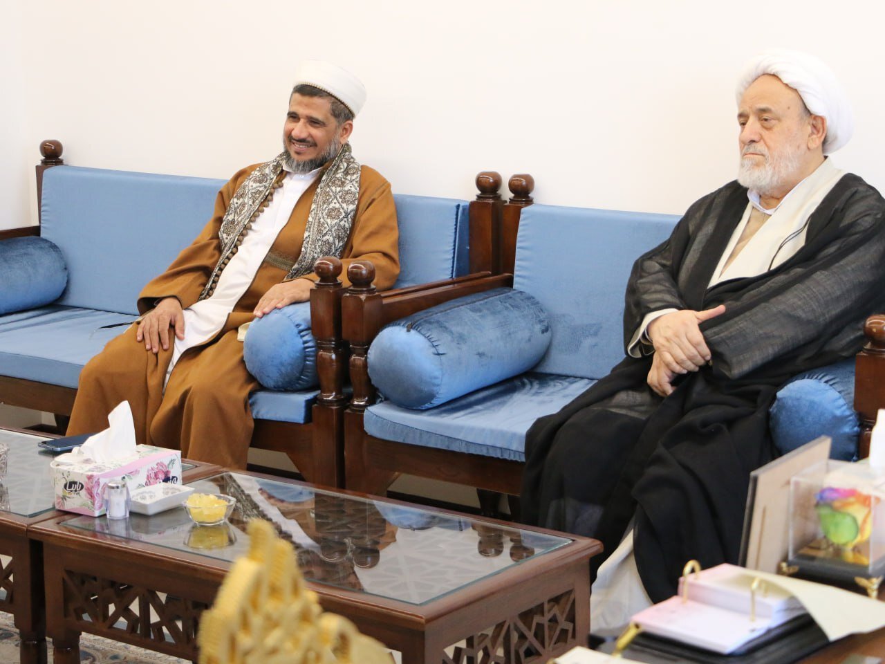 عالم سرشناس یمنی با شیخ حسین انصاریان دیدار و گفتوگو کرد