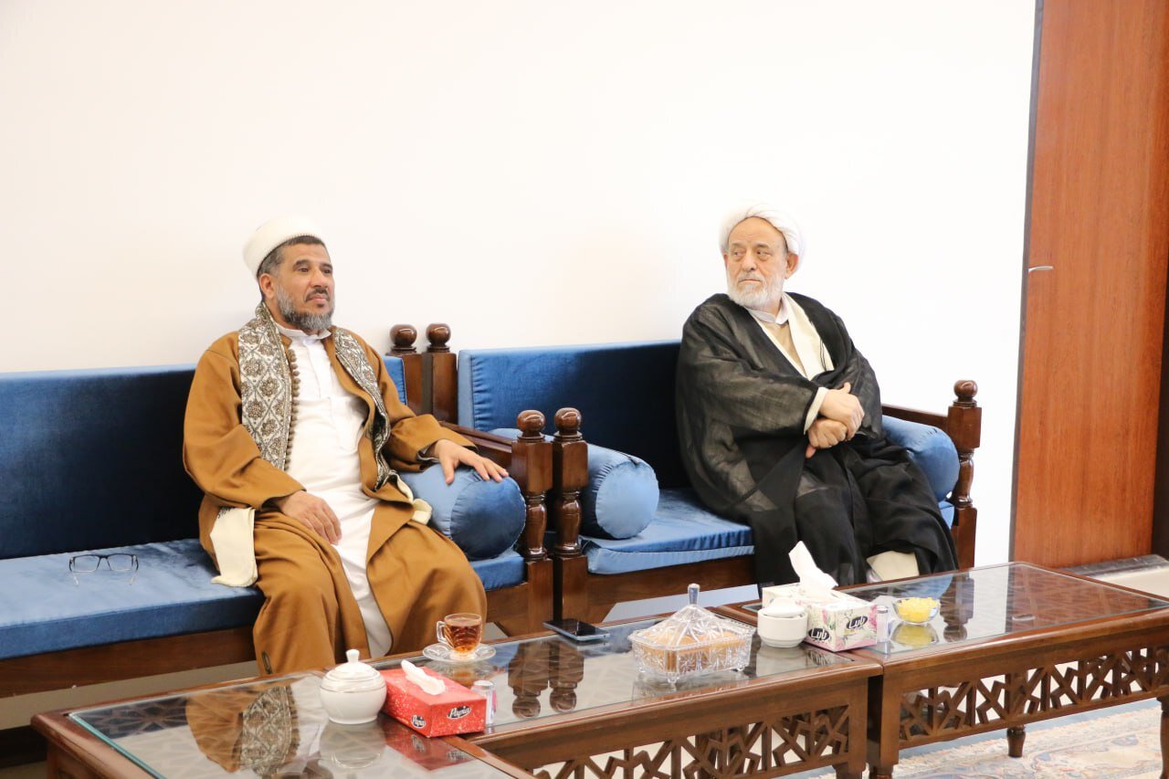 عالم سرشناس یمنی با شیخ حسین انصاریان دیدار و گفتوگو کرد