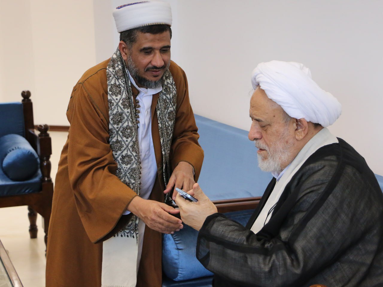 عالم سرشناس یمنی با شیخ حسین انصاریان دیدار و گفت‌وگو کرد