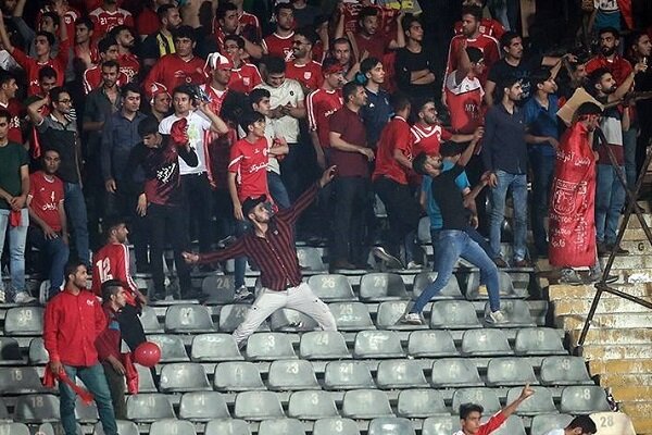 ناهنجاریها دهه ۷۰ به فوتبال ورود کرد/ نقش رسانه در تحریک تماشاگر