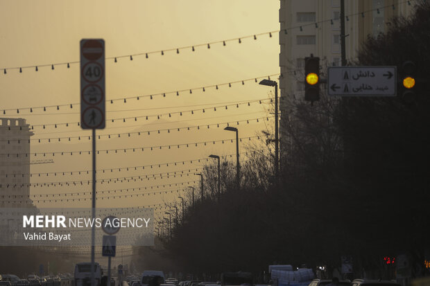 شدت فزاینده آلایندههای گرد و غبار تا فردا در مشهد تداوم دارد