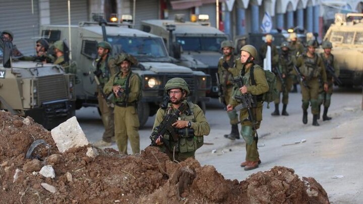 بازداشت جوانان فلسطینی در حمله صهیونیست‌ها به کرانه باختری