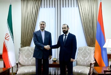 أمير عبداللهيان يلتقي مع نظيره الارميني في يريفان