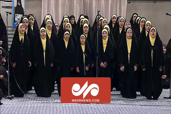 لحظاتی از سرودخوانی دختران در حسینیه امام خمینی(ره)