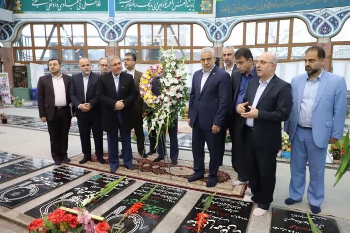 معاون رییس جمهور به مقام شهدای گیلان ادای احترام کرد