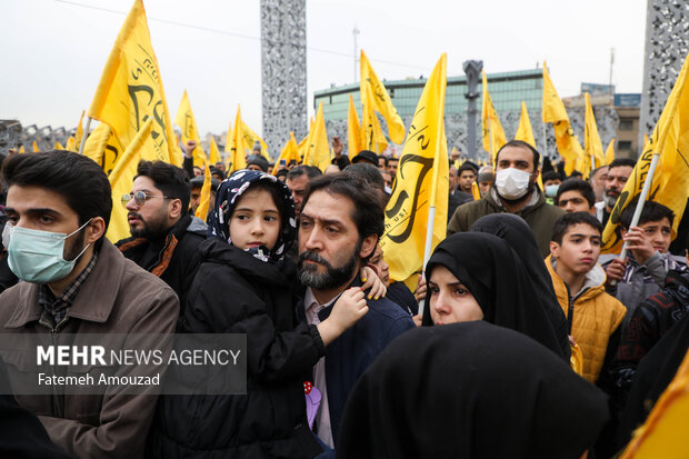 آئین بدرقه پیکر سردار شهید سید رضی موسوی صبح امروز پنجشنبه ۷ دی ۱۴۰۲ در میدان امام حسین (ع) در حال برگزاری است