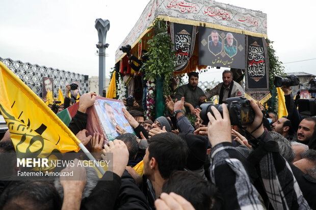 آئین بدرقه پیکر سردار شهید سید رضی موسوی صبح امروز پنجشنبه ۷ دی ۱۴۰۲ در میدان امام حسین (ع) در حال برگزاری است