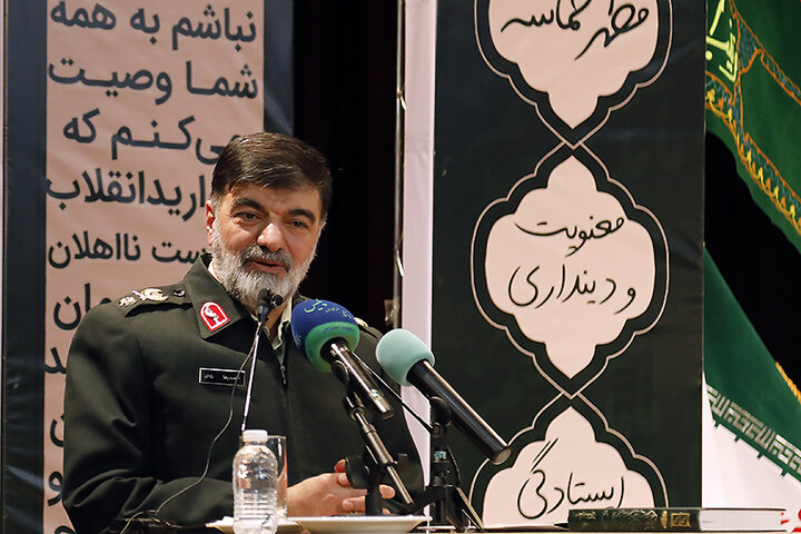 İran Emniyet Müdürü Tacikistan'a gitti