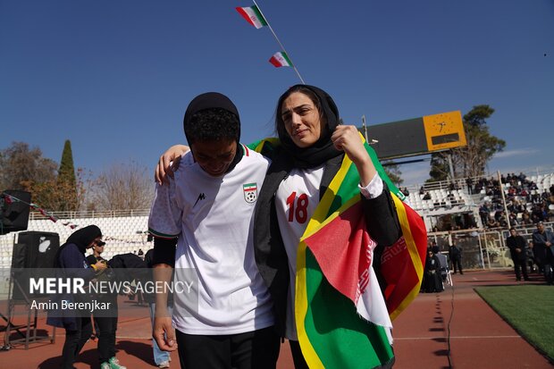 تشییع پیکر «ملیکا محمدی» بازیکن تیم ملی فوتبال بانوان در شیراز