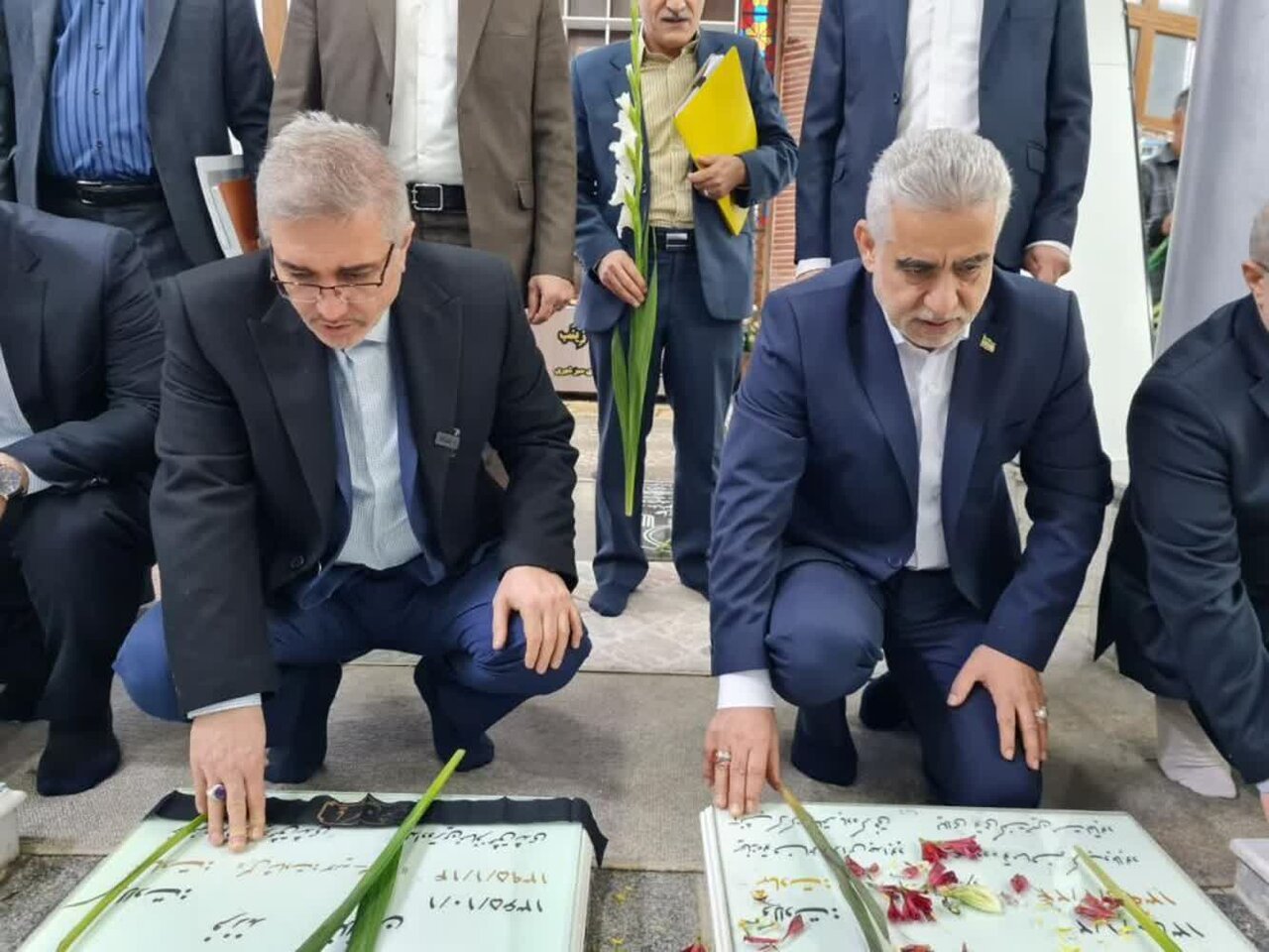 معاون رییس جمهور به مقام شهدای گیلان ادای احترام کرد معاون رییس جمهور به مقام شهدای گیلان ادای احترام کرد