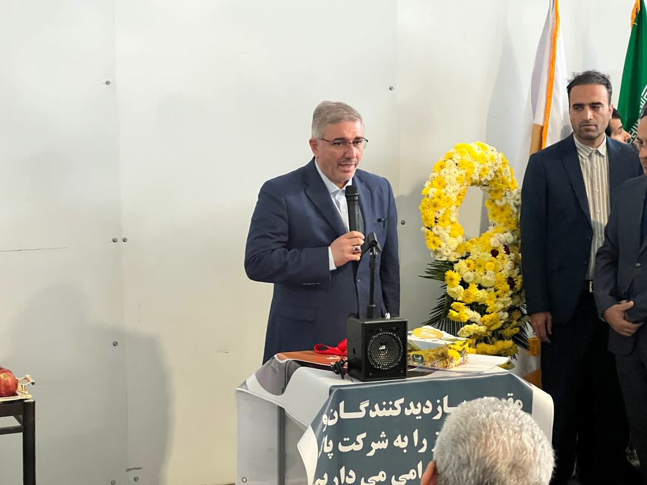 نهضت احیای واحدهای تولیدی در کشور به راه افتاده است نهضت احیای واحدهای تولیدی در کشور به راه افتاده است