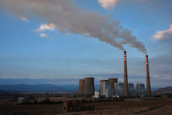 انتقاد از مازوت سوزی در نیروگاه‌ها/ رییس سازمان محیط زیست باید به مجلس پاسخ دهد