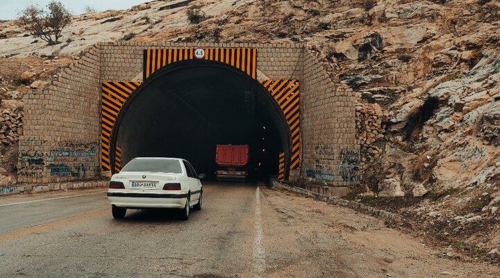 عبور در قلب کوههای زاگرس/ زمزمه مهاجرت ۴٠٠ روستا رنگ میبازد