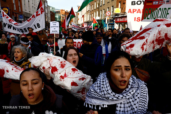 Amid the Israel-Gaza war, demonstrators march in solidarity with Palestinians in Dublin, Ireland, on November 11. [Clodagh Kilcoyne/Reuters]
