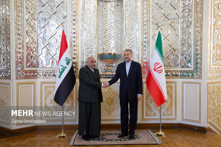 حسین امیر عبداللهیان وزیر امور خارجه ایران با عادل عبد المهدی نخست وزیر پیشین عراق ظهر امروز ۴ دی ۱۴۰۲ در وزارت خارجه دیدار کرد