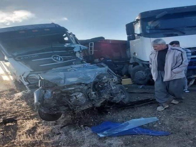 تصادف ۳ کامیون کشنده با ۲ دستگاه سواری در مسیر همدان -قروه
