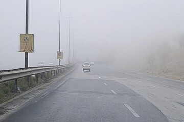 کاهش دید ناشی از مه گرفتگی شدید در کرمانشاه به ۱۰۰ متر/رانندگان مراقب باشند