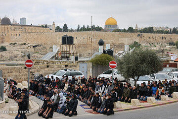 Palestinians perform Friday prayers at Al-Aqsa amid tight Israeli curbs