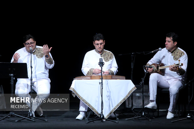 کنسرت گروه موسیقی همراز به سرپرستی رضا قدسی شامگاه جمعه ۸ دی ماه ۱۴۰۲ در فرهنگسرای نیاوران تهران برگزار شد
