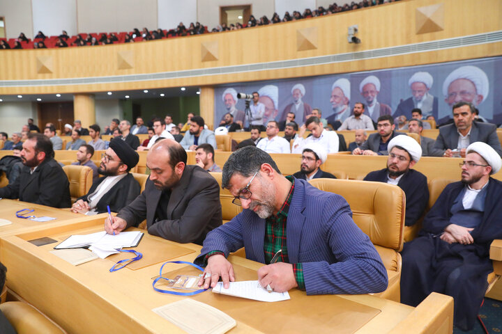 آیت الله مصباح برای گام دوم انقلاب نیرو تربیت کرده است