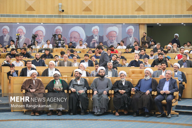 سومین کنگره بزرگداشت آیت الله علامه مصباح یزدی؛ صبح شنبه ۹ دی ۱۴۰۲ با حضور سید ابراهیم رئیسی رئیس جمهور و تعدادی از اندیشمندان داخلی و خارجی علما و فضلای دین و اندیشه و شخصیت‌های لشکری و کشوری در سالن اجلاس سران برگزار شد