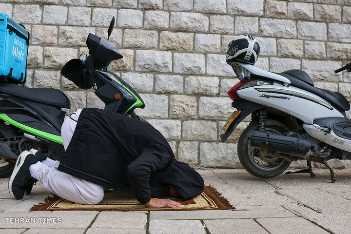 Palestinians perform Friday prayers at Al-Aqsa amid tight Israeli curbs