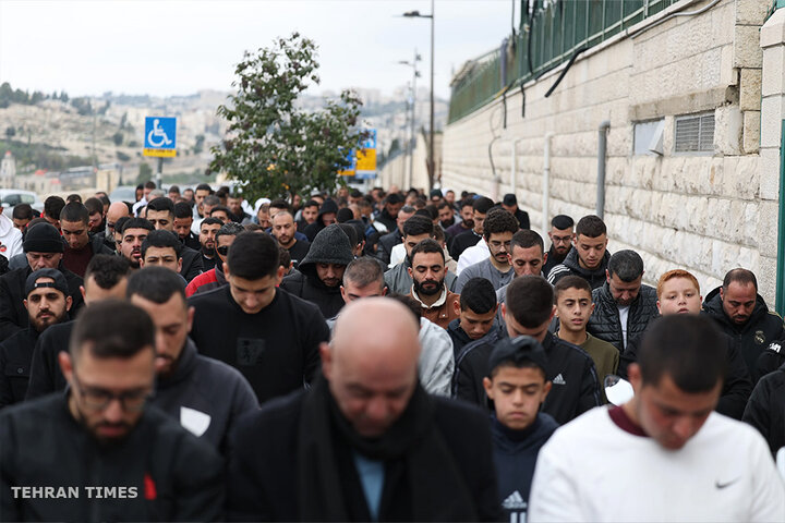 Palestinians perform Friday prayers at Al-Aqsa amid tight Israeli curbs