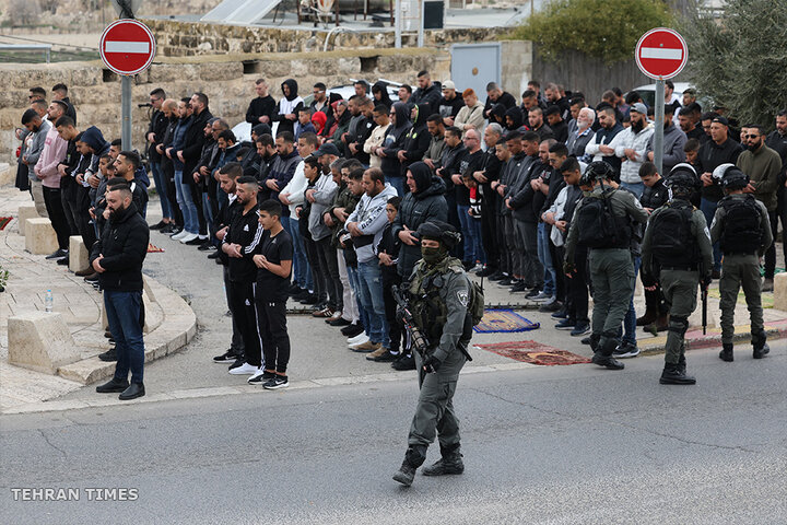 Palestinians perform Friday prayers at Al-Aqsa amid tight Israeli curbs