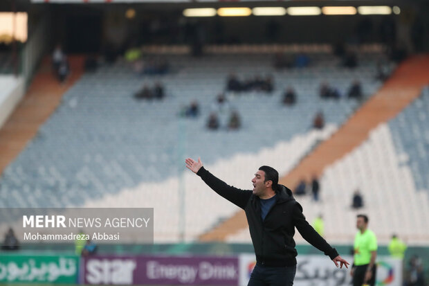 جواد نکونام سرمربی تیم فوتبال استقلال تهران در دیدار تیم های فوتبال استقلال تهران و پیکان تهران حضور دارد