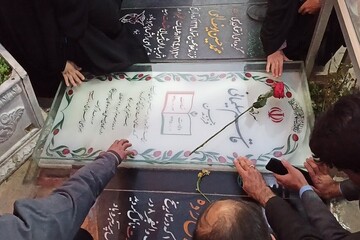 VIDEO: People visit gen. Soleimani tomb on martyrdom anniv.
