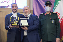 Tahran'da direniş sembolleri için ödül töreni düzenlendi