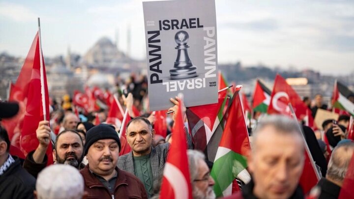 تظاهرات گسترده حامیان فلسطین در استانبول با شعار «اسراییل جانی»