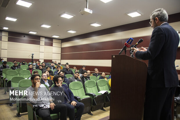همایش به یاد مردان میدان با سخنرانی علی باقری کنی عصر امروز دوشنبه ۱۱ دی ۱۴۰۲ در دانشگاه تهران برگزار شد