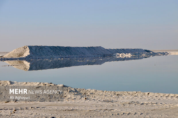 طرح اجرایی به نام مالچ پاشی در دریاچه ارومیه نداریم