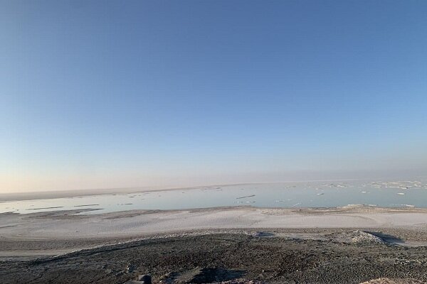 برداشت نمک در۶نقطه دریاچه ارومیه/ماده معدنی جز نمک برداشت نمی شود