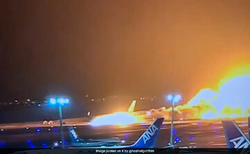 هواپیمای مسافربری ژاپن در حال فرود آتش گرفت+ فیلم