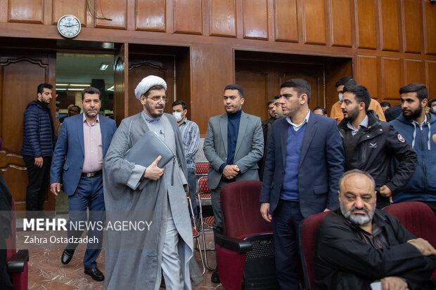 حجت الاسلام دهقانی رییس دادگاه در "چهارمین جلسه دادگاه رسیدگی به اتهامات اعضای سازمان منافقین" حضور دارد