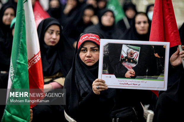 اجتماع بزرگ کارگران، در مسیر حاج قاسم با حضور سید صولت مرتضوی وزیر تعاون، کار و رفاه اجتماعی و سردار حسن حسن‌زاده فرمانده سپاه محمد رسول الله (ص) تهران در حرم مطهر امام خمینی (ره) برگزار شد