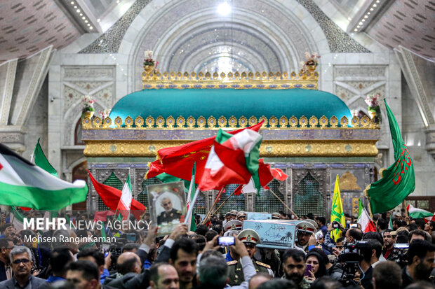 پیکر مطهر ۱۸ شهید گمنام در مراسم  اجتماع بزرگ کارگران، در مسیر حاج قاسم تشییع شد