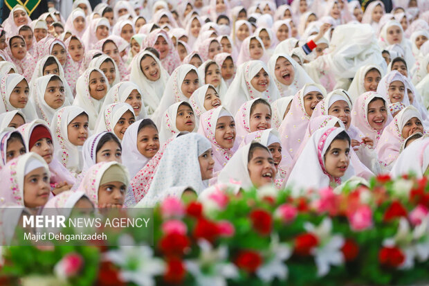 <a href='https://sayeb.ir/tag/%d8%ac%d8%b4%d9%86-%d8%aa%da%a9%d9%84%db%8c%d9%81'></div>جشن تکلیف</a> ۲ هزار نفری دختران <a href='https://sayeb.ir/tag/%db%8c%d8%b2%d8%af'>یزد</a>ی