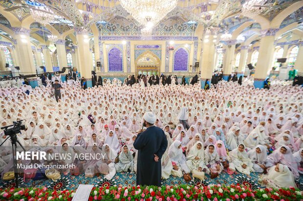 جشن تکلیف ۲ هزار نفری دختران یزدی جشن تکلیف ۲ هزار نفری دختران یزدی