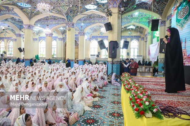 <a href='https://sayeb.ir/tag/%d8%ac%d8%b4%d9%86-%d8%aa%da%a9%d9%84%db%8c%d9%81'></div>جشن تکلیف</a> ۲ هزار نفری دختران <a href='https://sayeb.ir/tag/%db%8c%d8%b2%d8%af'>یزد</a>ی