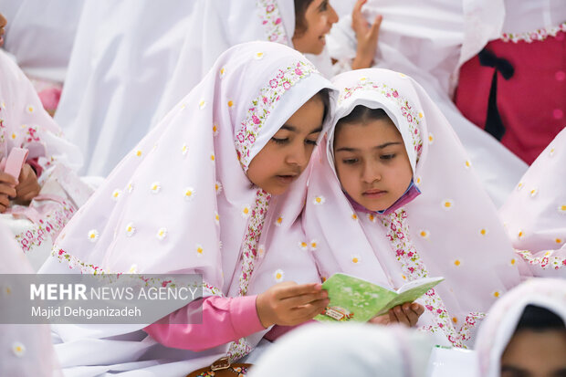 <a href='https://sayeb.ir/tag/%d8%ac%d8%b4%d9%86-%d8%aa%da%a9%d9%84%db%8c%d9%81'></div>جشن تکلیف</a> ۲ هزار نفری دختران <a href='https://sayeb.ir/tag/%db%8c%d8%b2%d8%af'>یزد</a>ی