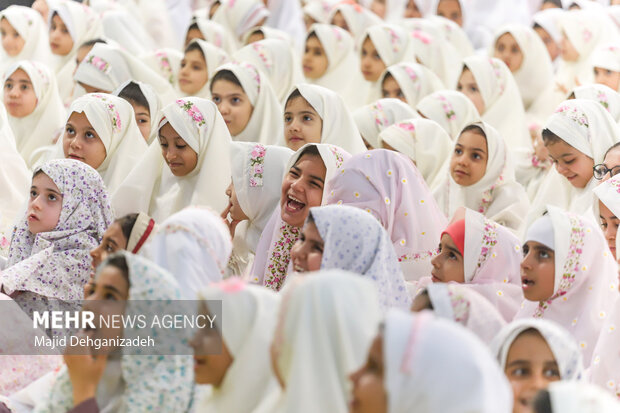 <a href='https://sayeb.ir/tag/%d8%ac%d8%b4%d9%86-%d8%aa%da%a9%d9%84%db%8c%d9%81'></div>جشن تکلیف</a> ۲ هزار نفری دختران <a href='https://sayeb.ir/tag/%db%8c%d8%b2%d8%af'>یزد</a>ی